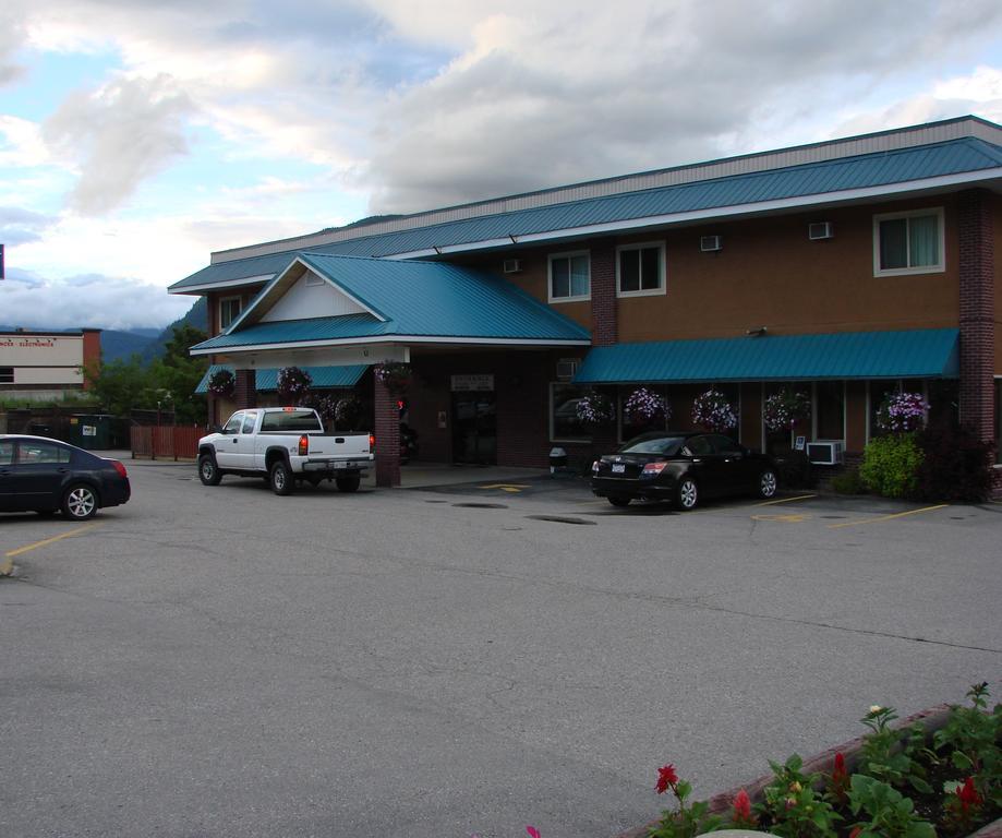 Canadas Best Value Inn & Suites-Castlegar Exteriér fotografie
